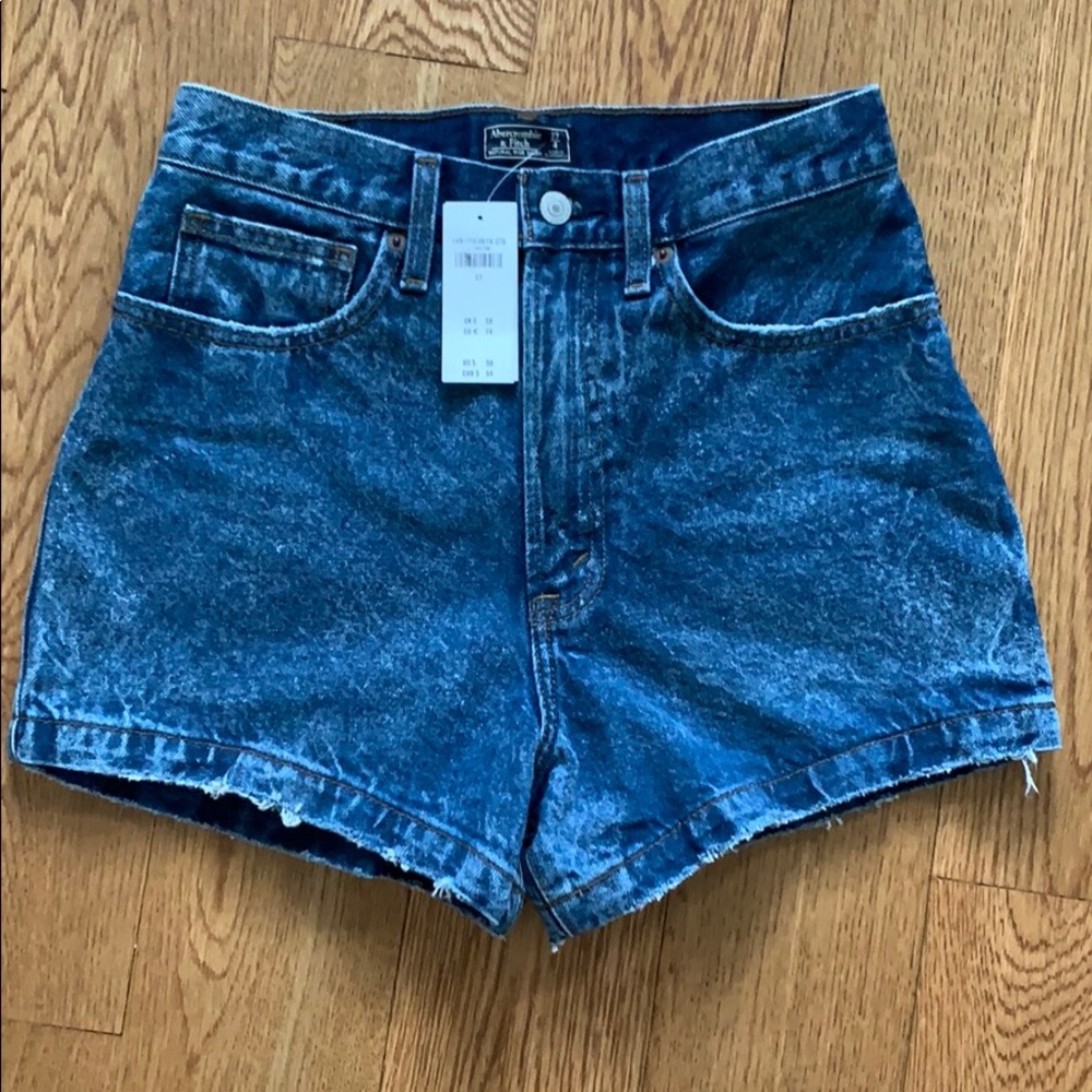 Abercrombie Natural Rise Shorts NWT Size 27